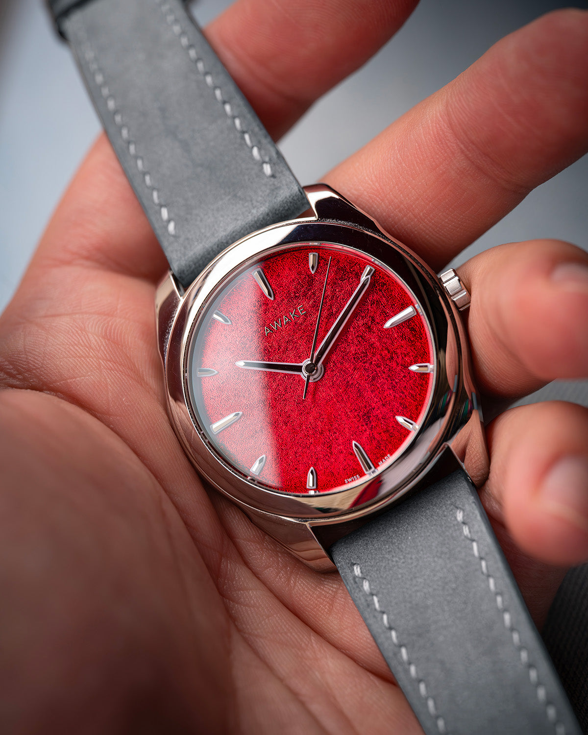 AWAKE, "la marque de montre engagée" - Page 24 Awake_Lava_moodshot4_75fdf7d3-c22c-444d-aba6-4b62d5148314